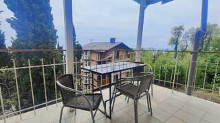 Гостевой дом Радмир Алупка 2-комнатный номер люкс-8