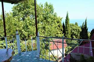 Гостевой дом Радмир Алупка 2-комнатное шале премиум (мансарда)-6