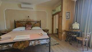 Гостевой дом Радмир Алупка 2-комнатное шале премиум (мансарда)-2