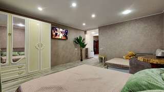 Гостевой дом Радмир Алупка 3-местные 1-комнатные апартаменты улучшенные г. Алупка, ул. Амет-хана Султана, д.9-3