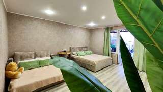 Гостевой дом Радмир Алупка 3-местные 1-комнатные апартаменты улучшенные г. Алупка, ул. Амет-хана Султана, д.9-1