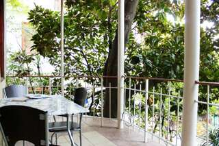 Гостевой дом Радмир Алупка 3-местный 2-комнатный номер комфорт улучшенный-12