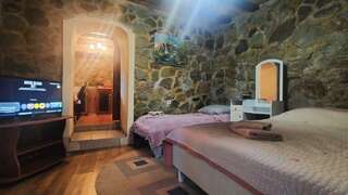 Гостевой дом Радмир Алупка 1-комнатный номер стандарт комфорт-1