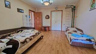 Гостевой дом Радмир Алупка 4-местный 2-комнатный номер комфорт семейный-6