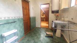 Гостевой дом Радмир Алупка 4-местный 2-комнатный номер комфорт семейный-4