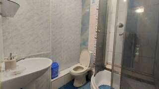 Гостевой дом Радмир Алупка 3-местный 2-комнатный номер комфорт улучшенный-5