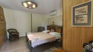 Гостевой дом Радмир Алупка 2-комнатное шале премиум (мансарда)-3