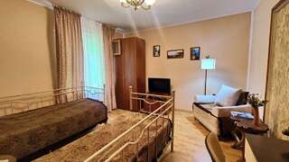 Гостевой дом Радмир Алупка 4-местный 2-комнатный номер комфорт семейный-10